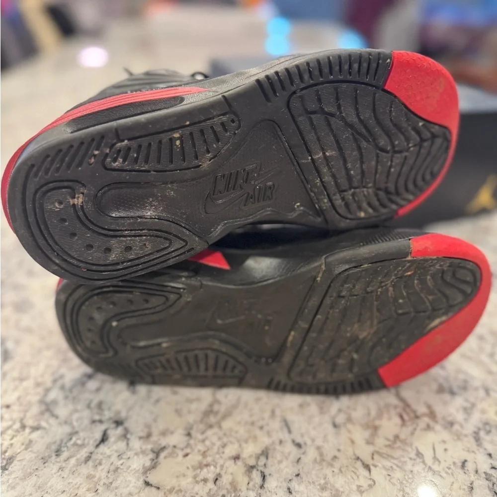 Jordan Max Aura 5 GS 6Y Black Red | With Box